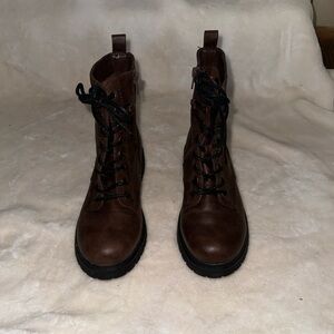 New So Lace boots with zipper